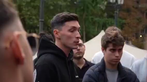 지금 이 서브 댓글들이 제겐 이렇게 보입니다 😒